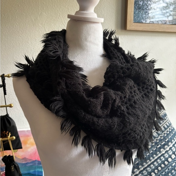 Elegant Black Fringe Scarf - Picture 2 of 3